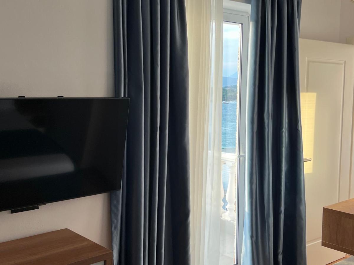 Illyrian Hotel Ксамил Екстериор снимка