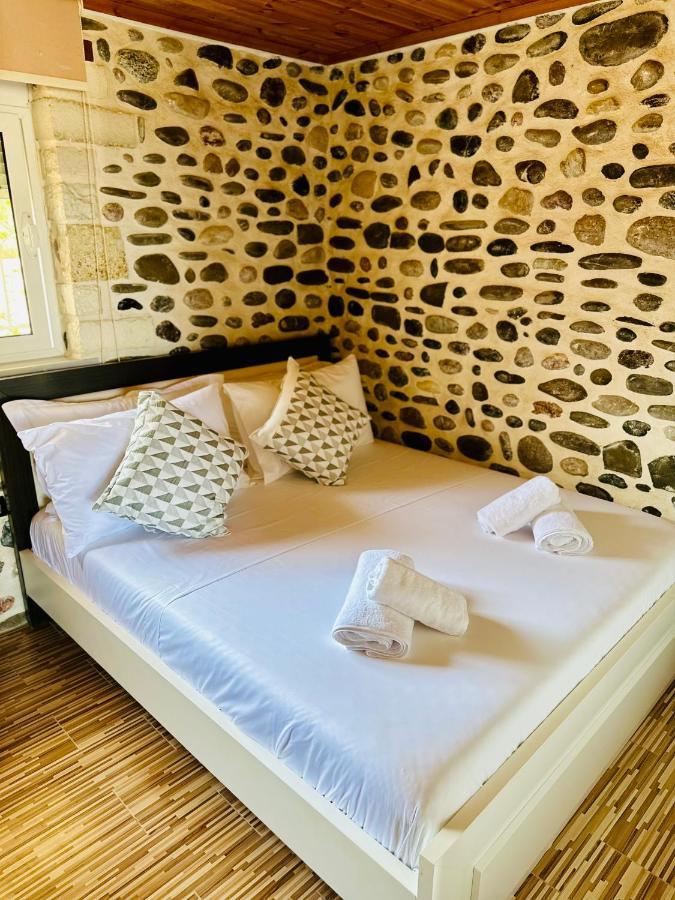 Illyrian Hotel Ксамил Екстериор снимка