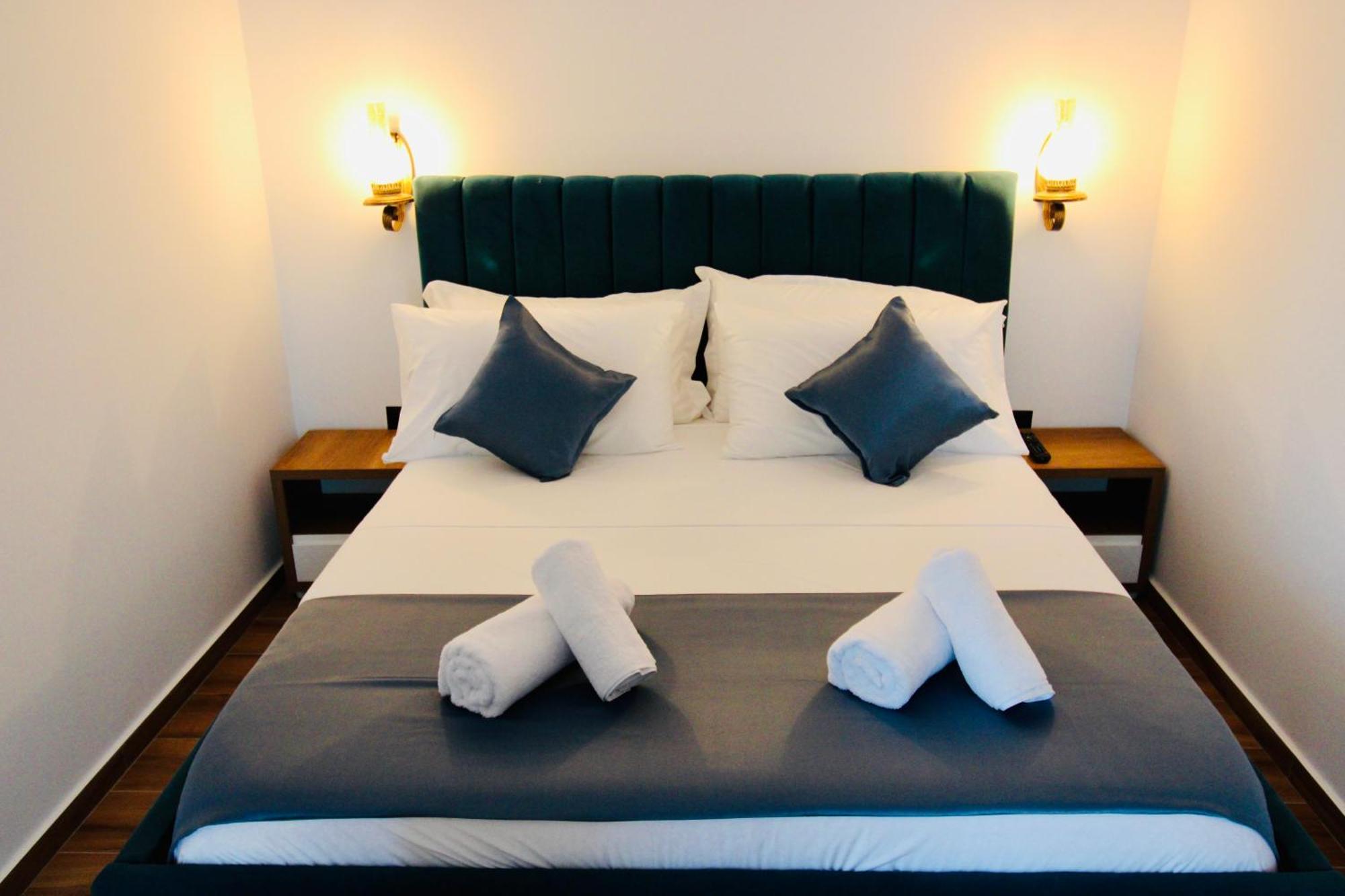 Illyrian Hotel Ксамил Екстериор снимка