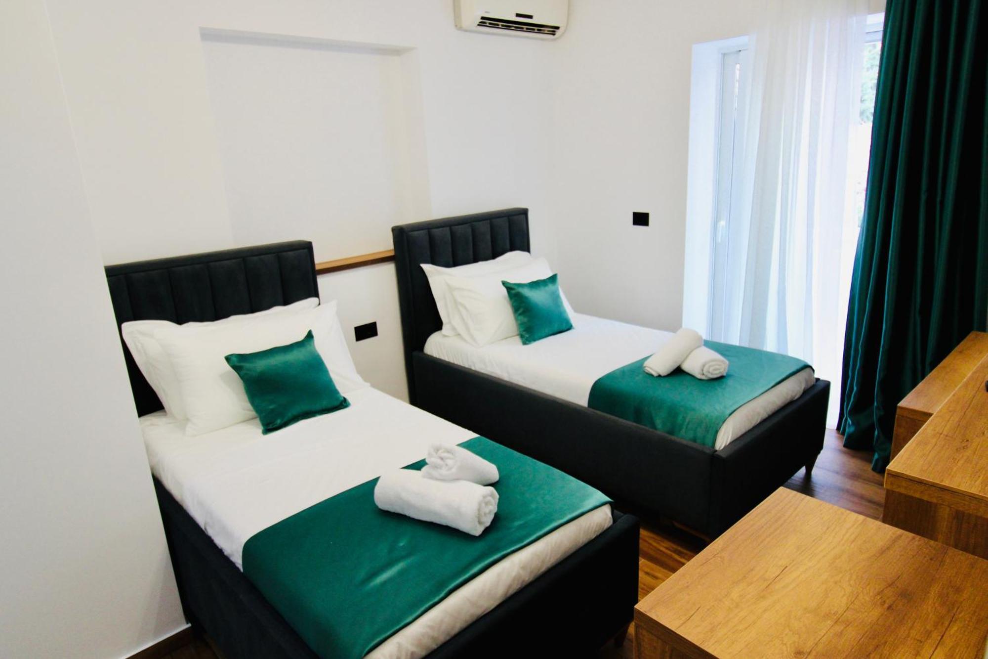 Illyrian Hotel Ксамил Екстериор снимка