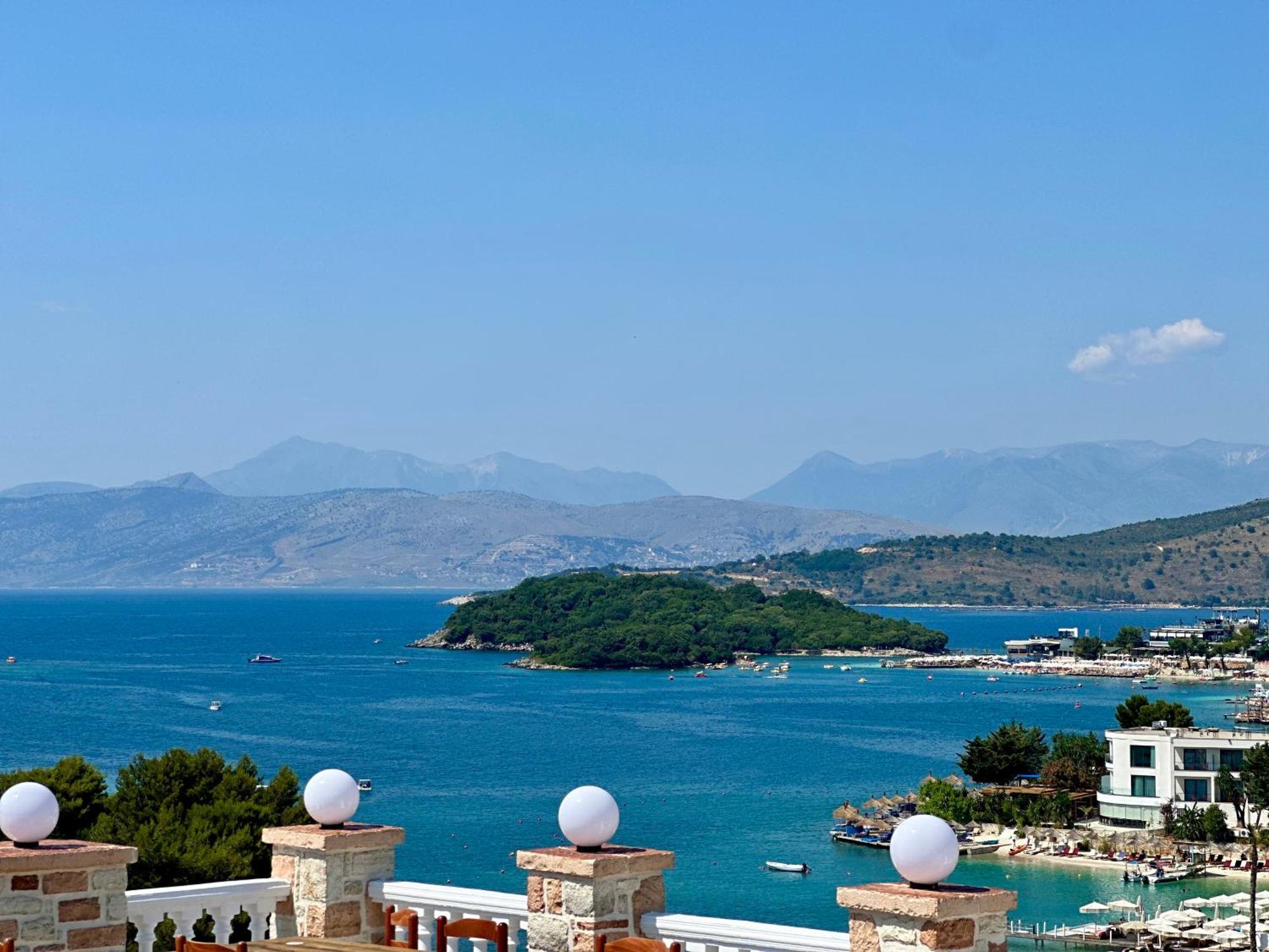 Illyrian Hotel Ксамил Екстериор снимка