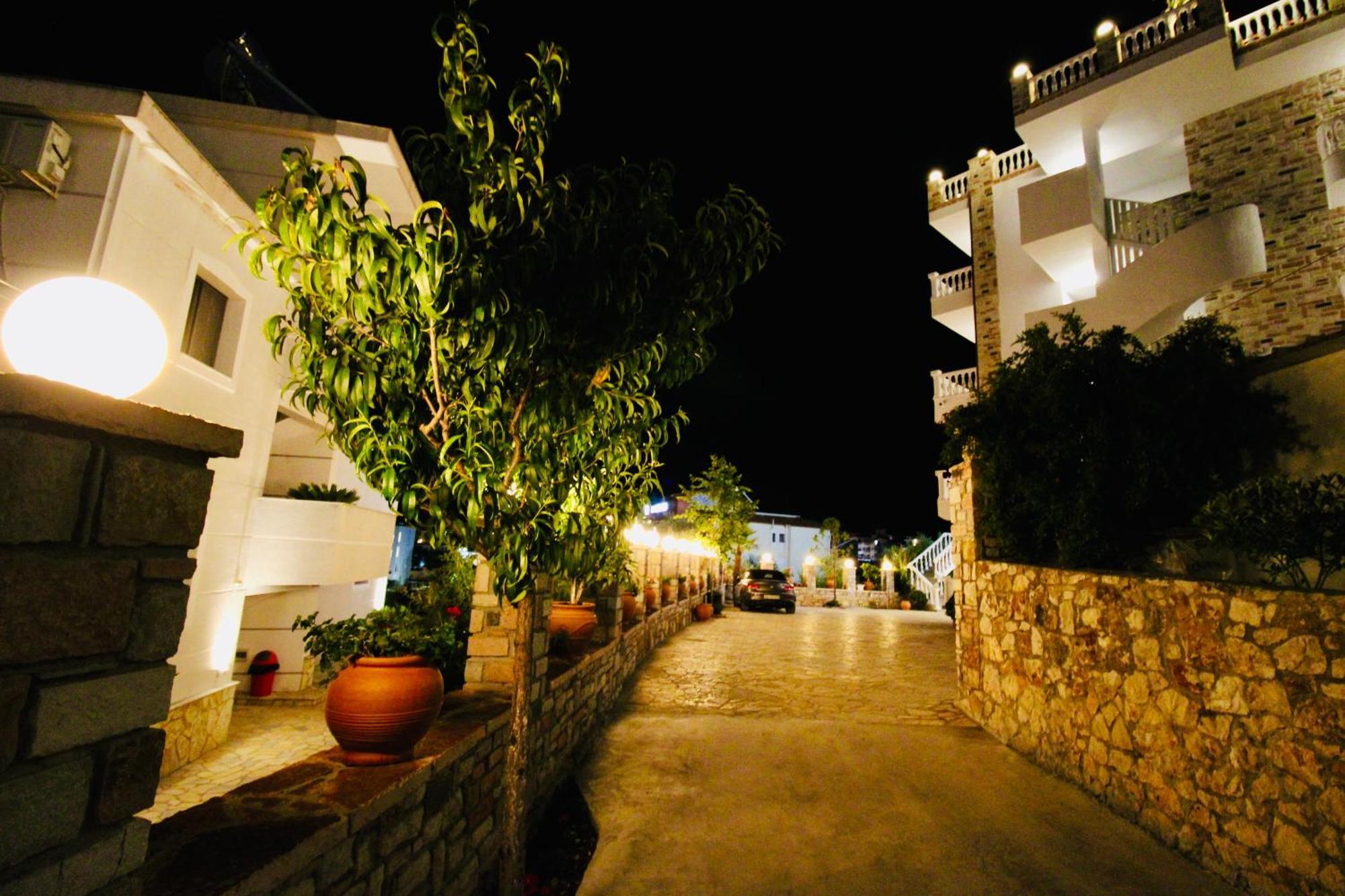 Illyrian Hotel Ксамил Екстериор снимка