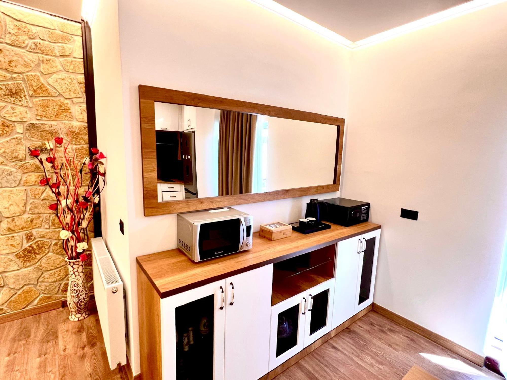 Illyrian Hotel Ксамил Екстериор снимка