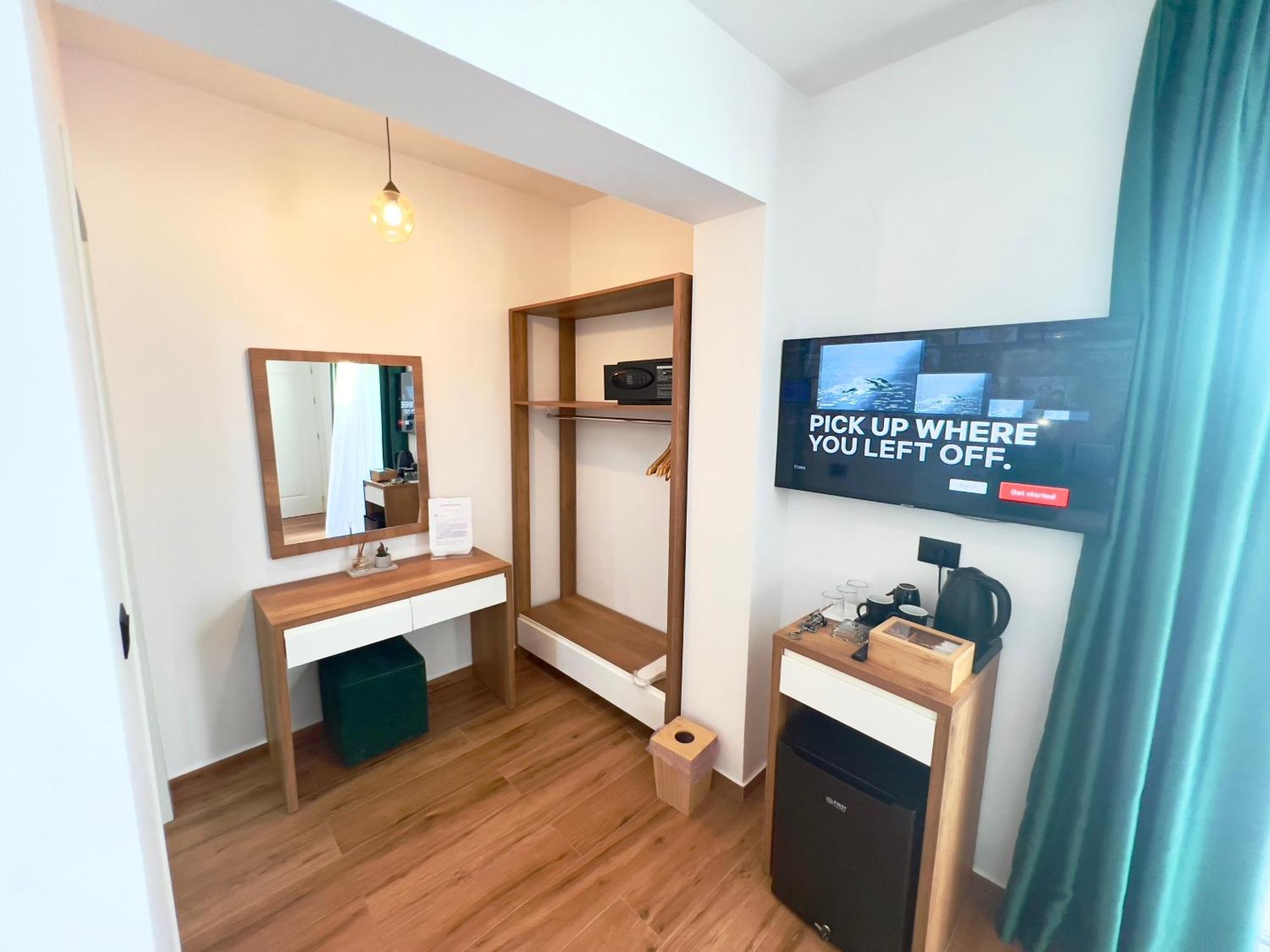 Illyrian Hotel Ксамил Екстериор снимка